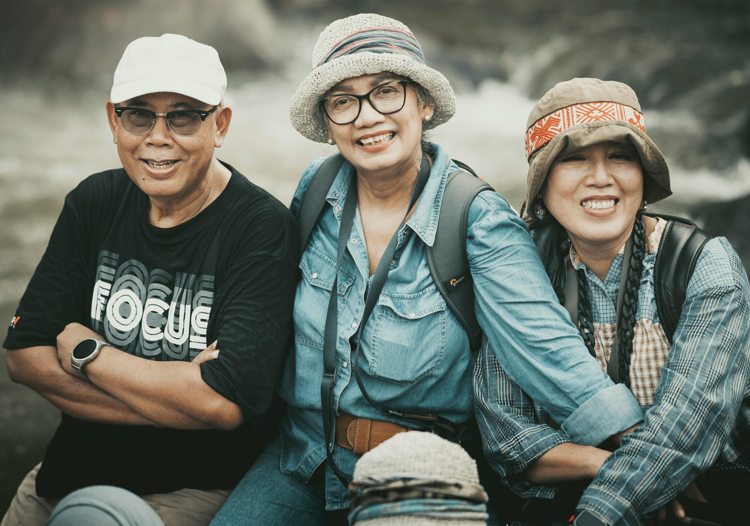 Tiga orang tua